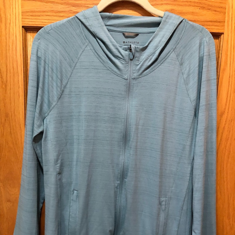 Athleta hooded zip front sweatshirt, like new, with thumbhole sleeves.